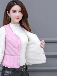 Vesta scurta captusita de dama cu nasturi