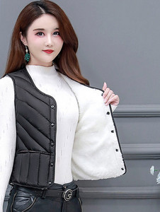 Vesta scurta captusita de dama cu nasturi