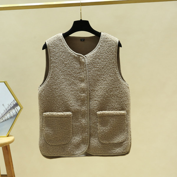 Vestă de pluș de damă cu buzunare și decolteu oval