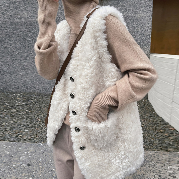 Vesta de pluș de damă cu nasturi și buzunare