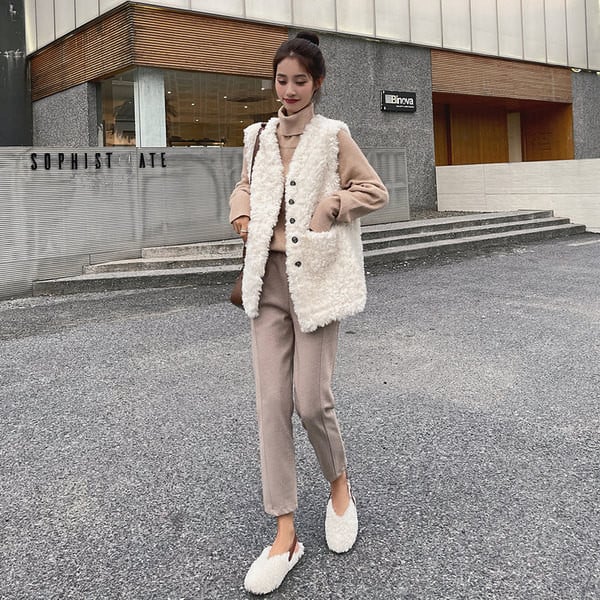 Vesta de pluș de damă cu nasturi și buzunare