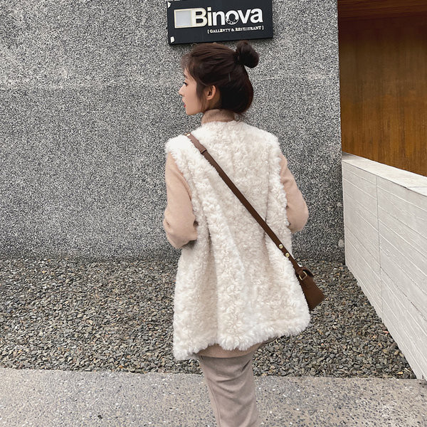 Vesta de pluș de damă cu nasturi și buzunare