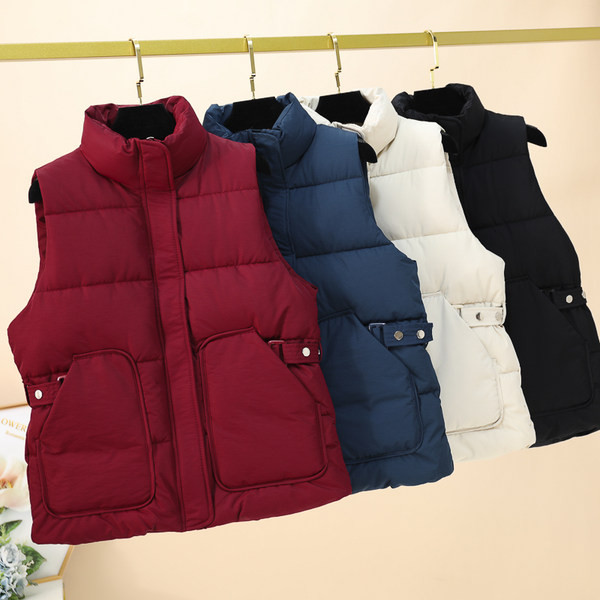 Vesta de dama toamna-iarna cu buzunare si fermoar si nasturi