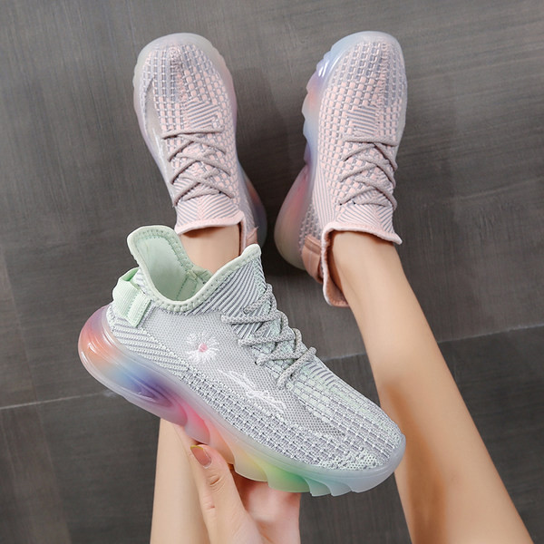 Tenisi de dama actuali cu broderie si talpa din silicon