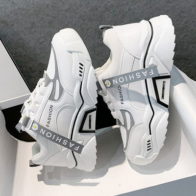 Tenisi de damă de actualitate cu inscripție și talpă plată