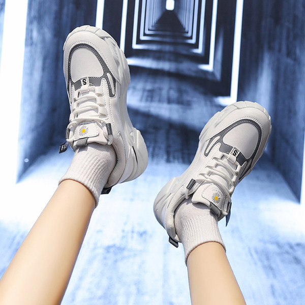 Tenisi de damă de actualitate cu inscripție și talpă plată