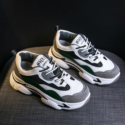 Adidași de damă cu talpă plată și inscripție