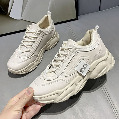 Model simplu de adidași din piele ecologică pentru femei