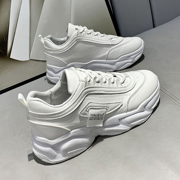 Model simplu de adidași din piele ecologică pentru femei