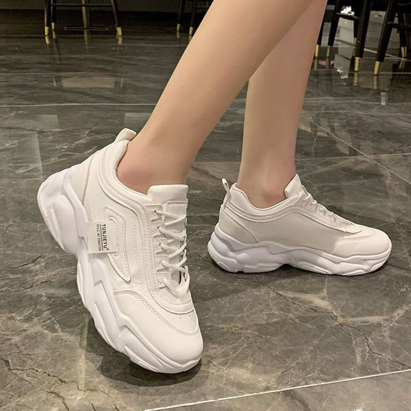 Model simplu de adidași din piele ecologică pentru femei