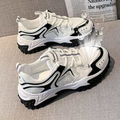 Γυναικεία sneakers σε δύο χρώματα με πλέγμα και επίπεδη σόλα