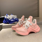 Κομψά γυναικεία sneakers με κέντημα σε δύο χρώματα