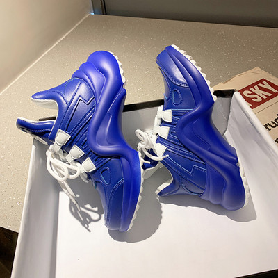 Κομψά γυναικεία sneakers με κέντημα σε δύο χρώματα