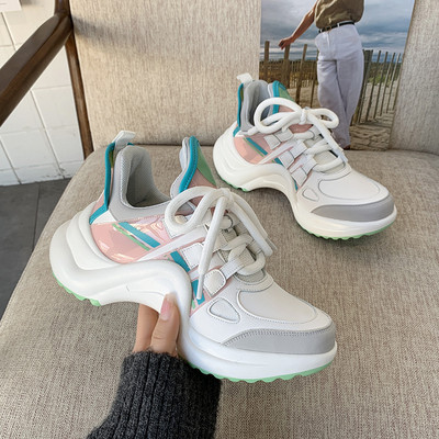 Σύγχρονο γυναικείο sneakers  κλασικό μοντέλο σε δύο χρώματα