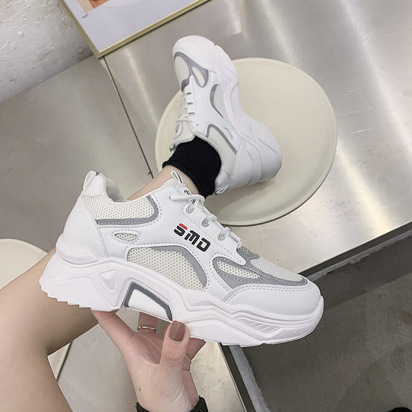 Adidasi dama - doua modele cu talpa plata