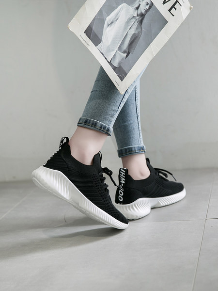 Tenisi dama in doua culori si trei modele