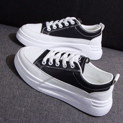 Adidași moderni de damă în alb-negru