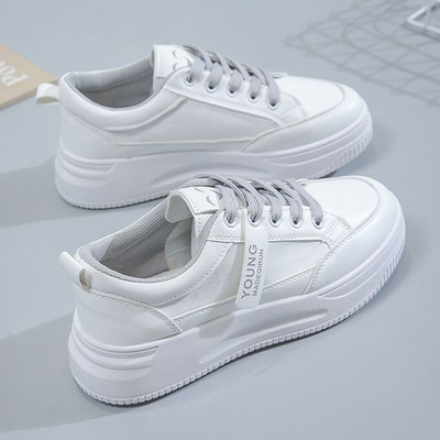 Stiilsed tossud, mis on valmistatud ökonahast tavalisest mudelist naistele