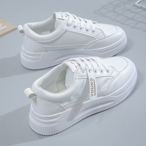 Stiilsed tossud, mis on valmistatud ökonahast tavalisest mudelist naistele