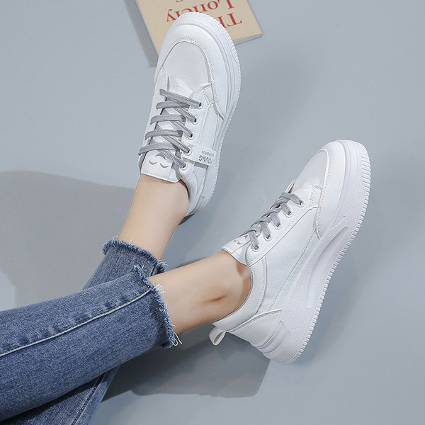 Stiilsed tossud, mis on valmistatud ökonahast tavalisest mudelist naistele