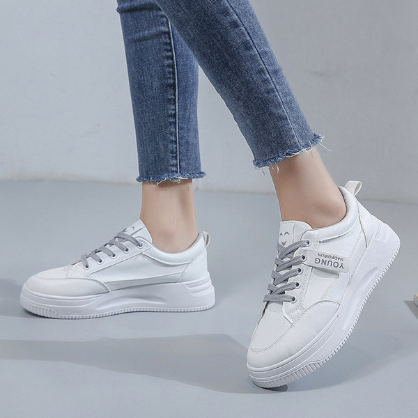 Stiilsed tossud, mis on valmistatud ökonahast tavalisest mudelist naistele