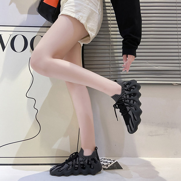 Kolmes värvitoonis paeltega naiste tekstiilist tossud