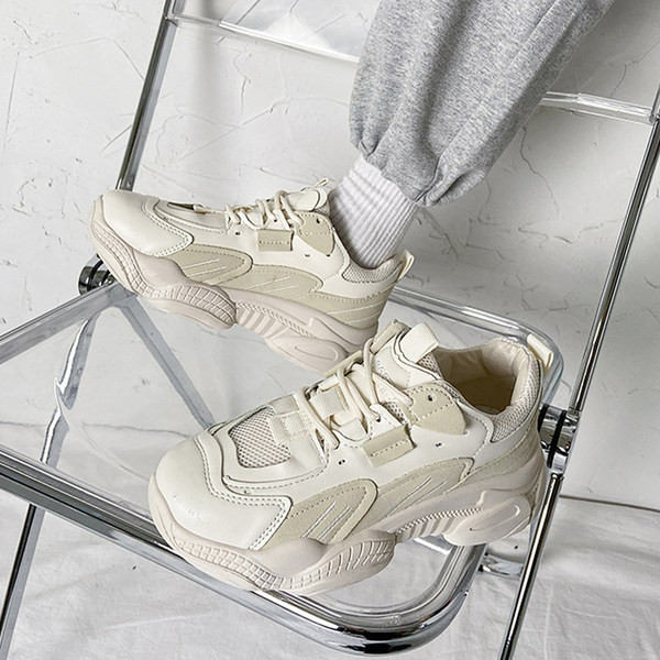 Novi model ženskih tenisica sa vezicama u tri boje