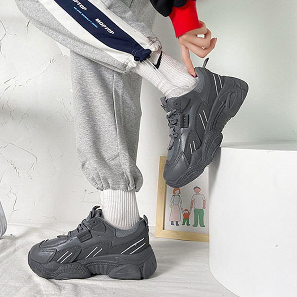 Novi model ženskih tenisica sa vezicama u tri boje