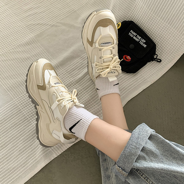 Ženske tenisice s visokim đonom i vezicama