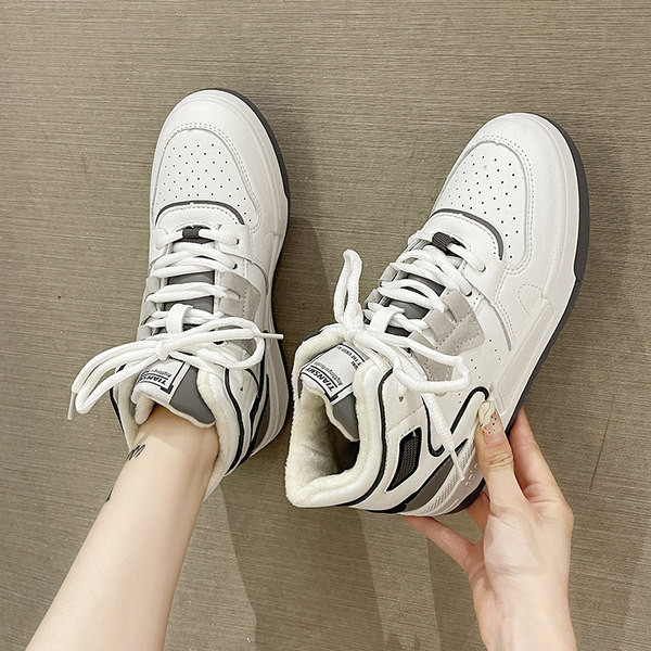 Botine de damă cu puf și talpă plată