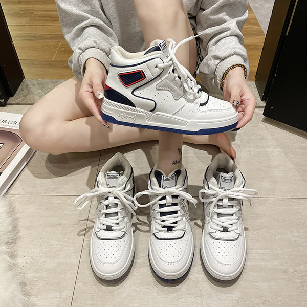 Botine de damă cu puf și talpă plată