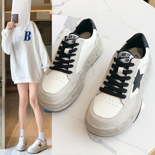 Adidasi moderni de dama cu emblema din imitatie de piele