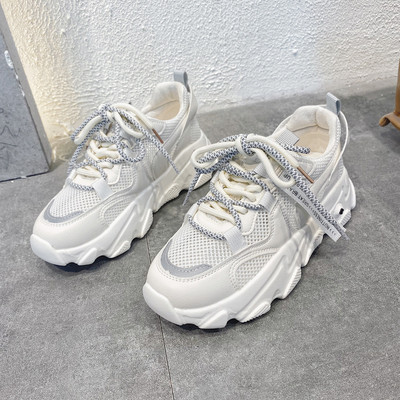 Μοντέρνα γυναικεία sneakers με κορδόνια σε λευκό και γκρι χρώμα