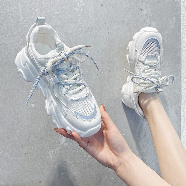 Adidasi moderni de dama cu sireturi in alb si gri