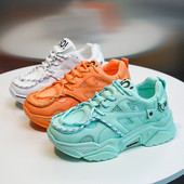 Sneakers με κορδόνια σε τρία χρώματα και τραχιά σόλα