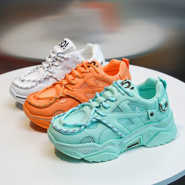 Tenisi cu sireturi in trei culori si talpa aspra