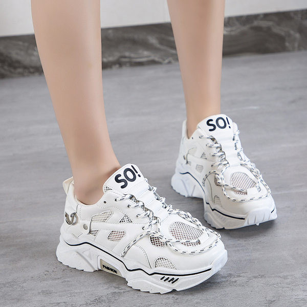 Tenisi cu sireturi in trei culori si talpa aspra