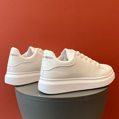 Κομψά γυναικεία sneakers με επίπεδη σόλα σε διάφορα χρώματα