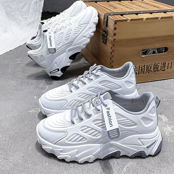 Adidasi de dama cu sireturi si talpa aspra - in alb