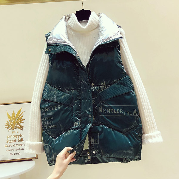 Vestă de damă cu guler înalt și inscripții