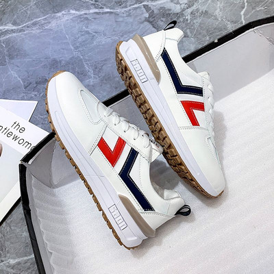 Γυναικεία sneakers από οικολογικό δέρμα με επίπεδη σόλα σε δύο χρώματα