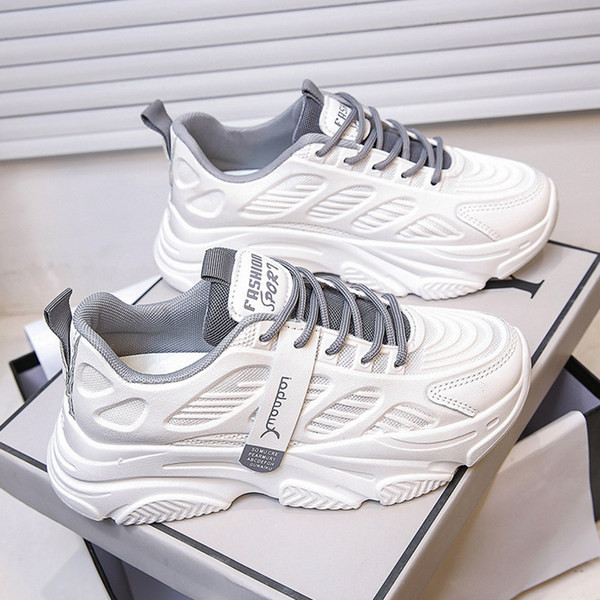 Adidași de damă cu șireturi gri și autocolant