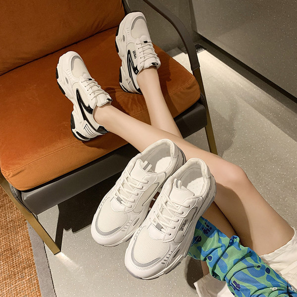 Tenisi actuali pentru femei cu talpa plate si plasa