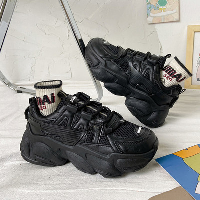 Sneakers με κορδόνια και τραχιά σόλα