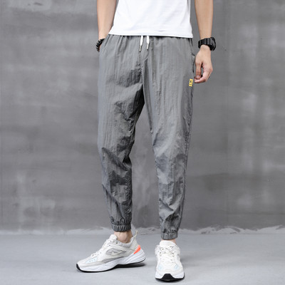 Model larg de pantaloni barbatesti cu broderie