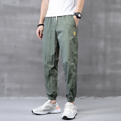 Model larg de pantaloni barbatesti cu broderie