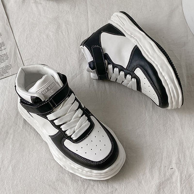 Adidasi de dama cu autocolante in alb si negru