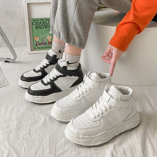 Adidasi de dama cu autocolante in alb si negru