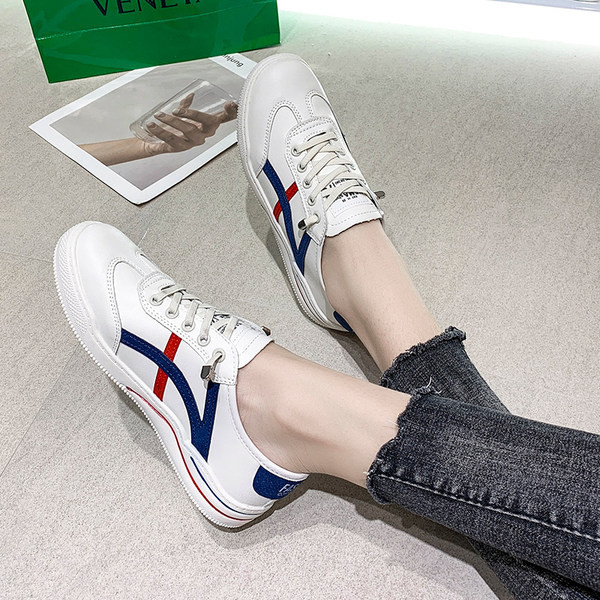 Adidasi albi de dama cu talpa plata si sireturi