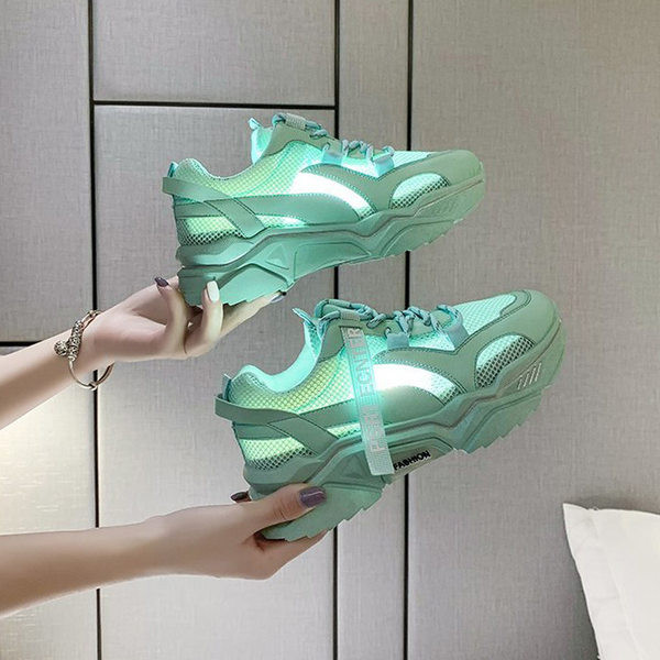 Moderni ženski obični model tenisica